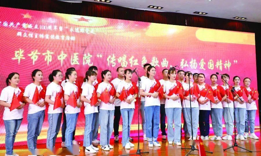 演唱会被超700斤钢琴砸伤！张卫健报平安